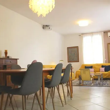Exceptionnelle maison de maître 2 à 12 voyageurs Villa