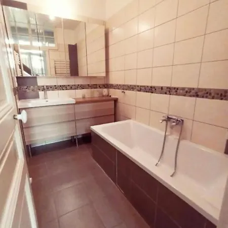 Exceptionnelle maison de maître 2 à 12 voyageurs *
